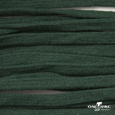 Шнур плетеный d-8 мм плоский, 70% хлопок 30% полиэстер, уп.85+/-1 м, цв.1016-т.зеленый - купить в Астрахани. Цена: 742.50 руб.